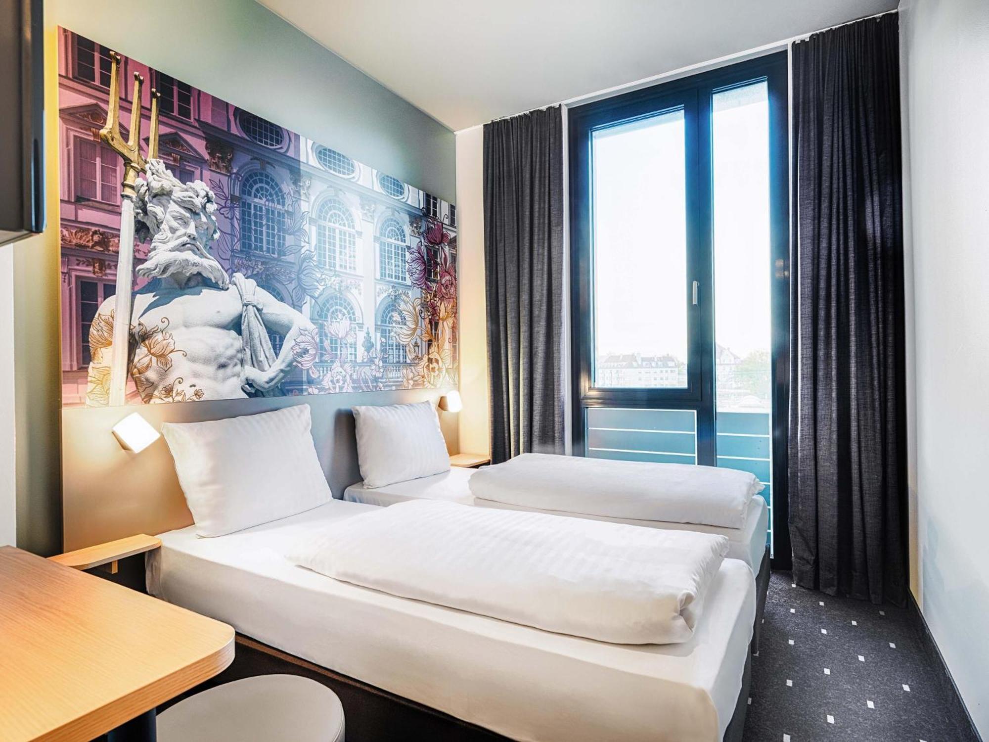 Twin Room,1705585616:JPEG